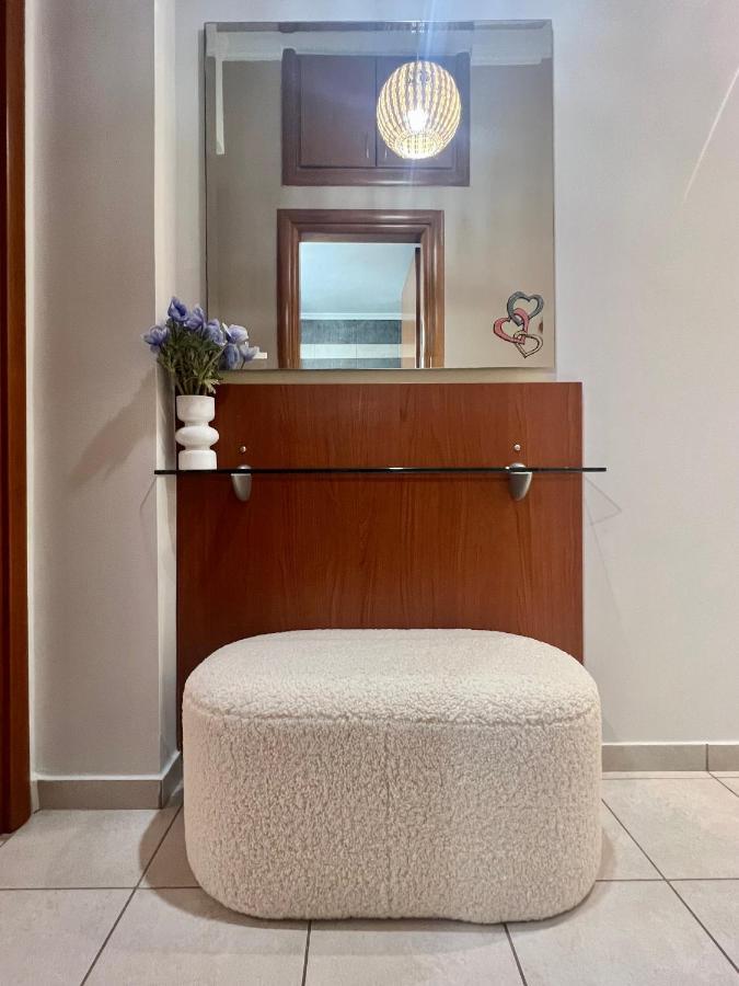 Elegant Downtown Retreat Apartment กาลามาตา ภายนอก รูปภาพ