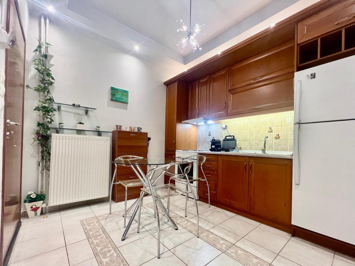 Elegant Downtown Retreat Apartment กาลามาตา ภายนอก รูปภาพ