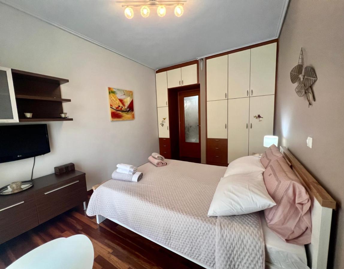 Elegant Downtown Retreat Apartment กาลามาตา ภายนอก รูปภาพ