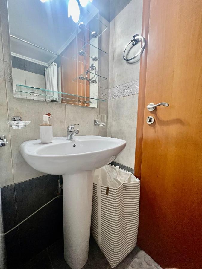 Elegant Downtown Retreat Apartment กาลามาตา ภายนอก รูปภาพ